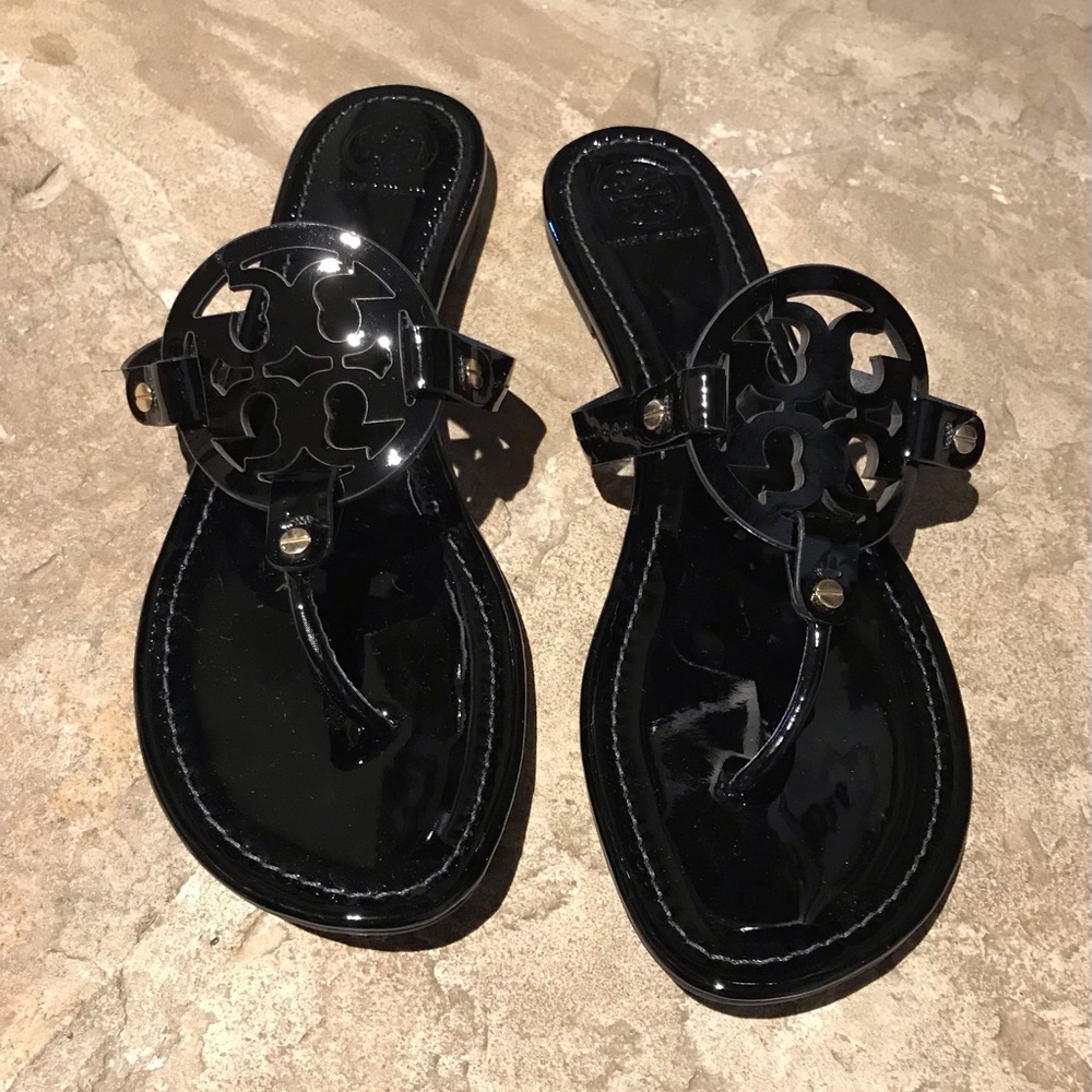 13 M Tory Burch Black Patent Sandals